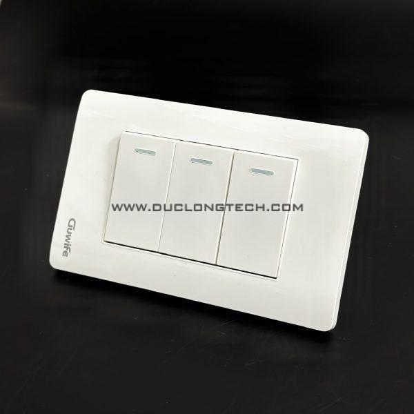 Công Tắc Điện Âm Tường Mặt Nhựa Màu Trắng A2W 4 A2W03AW05