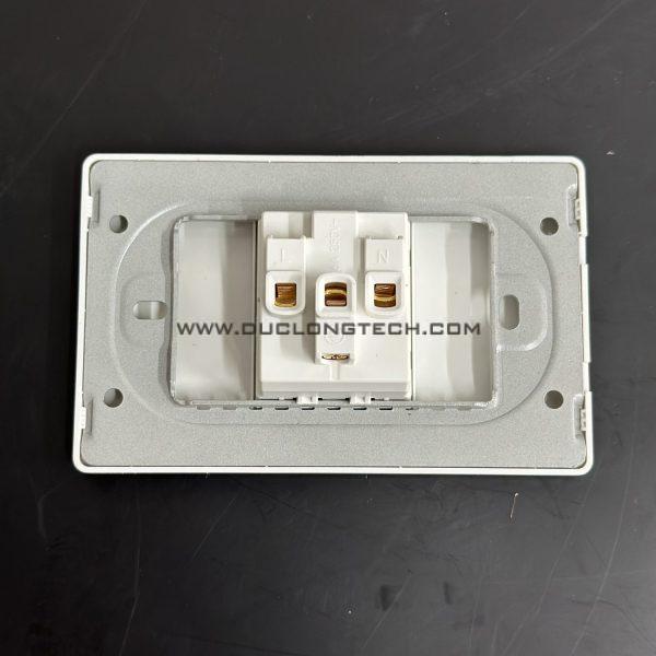 Ổ Cắm Điện Âm Tường 3 Chấu Đa Năng Mặt Nhựa Màu Trắng A2W 1 A2W04AW15 2